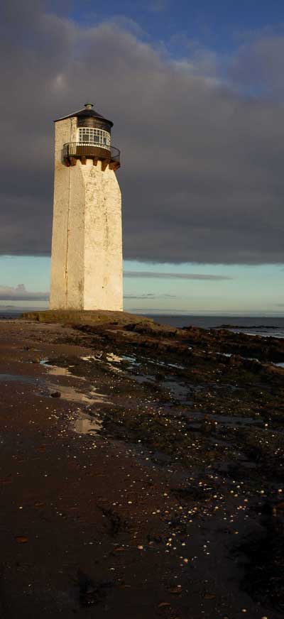 http://www.gelstoncastle.com/images/lighthousedarksky.jpg